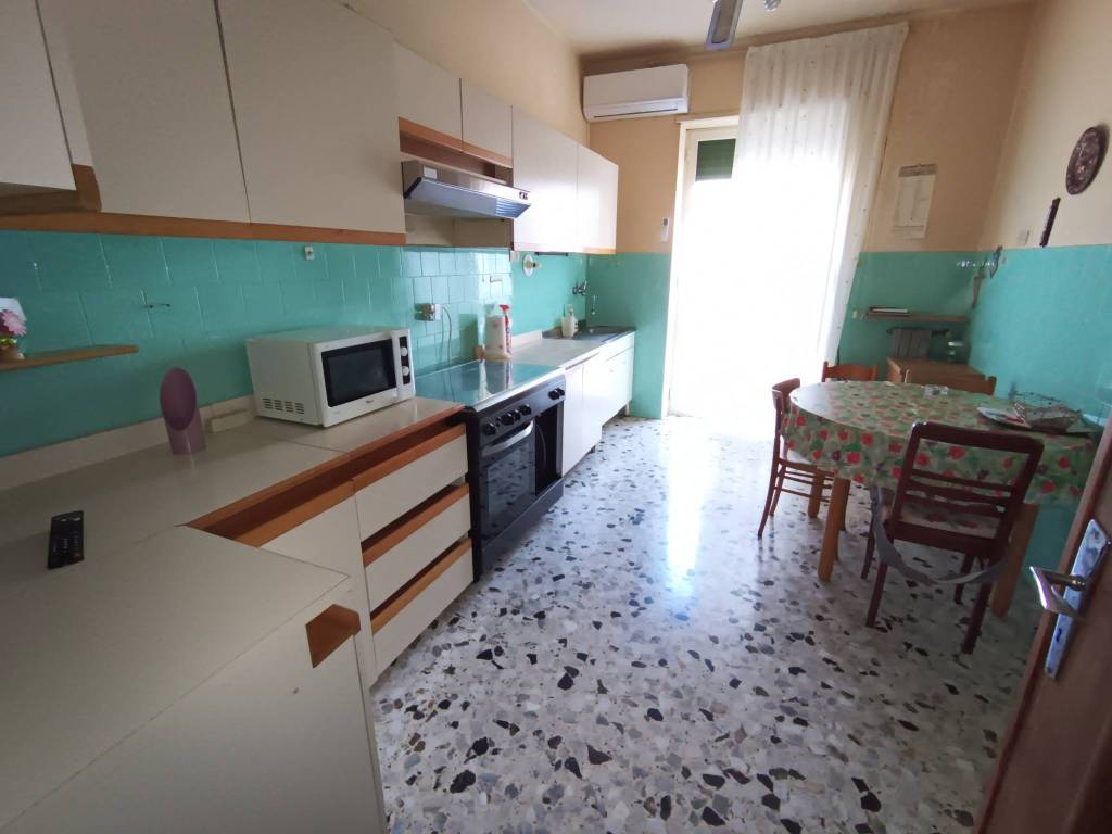 Appartamento a Foggia in Via Edmondo De Amicis, 40 - Foto 4