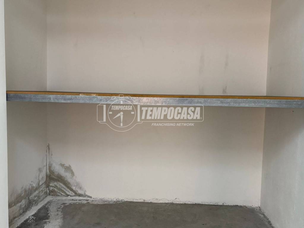 Box / garage a Lecce in Via Vincenzo Cuoco 47 - Foto 4