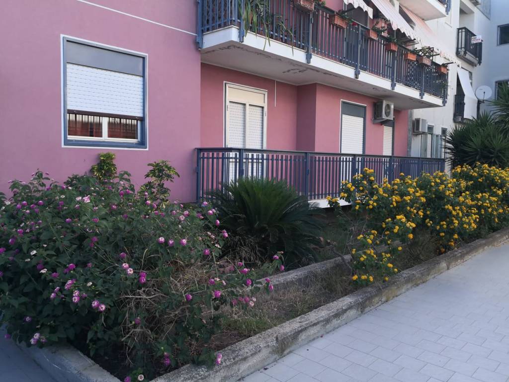 Appartamento a Melilli in Via dei Tulipani - Foto 4