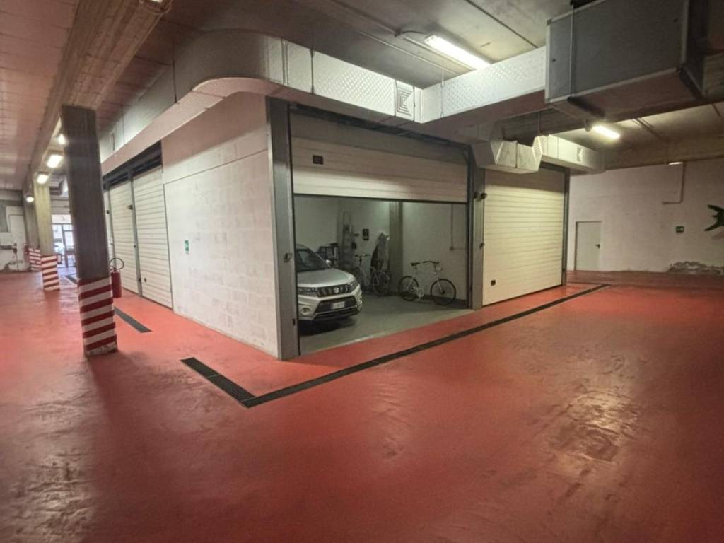 Box / garage a Modena in Viale Alessandro Tassoni, 8 - Foto 4