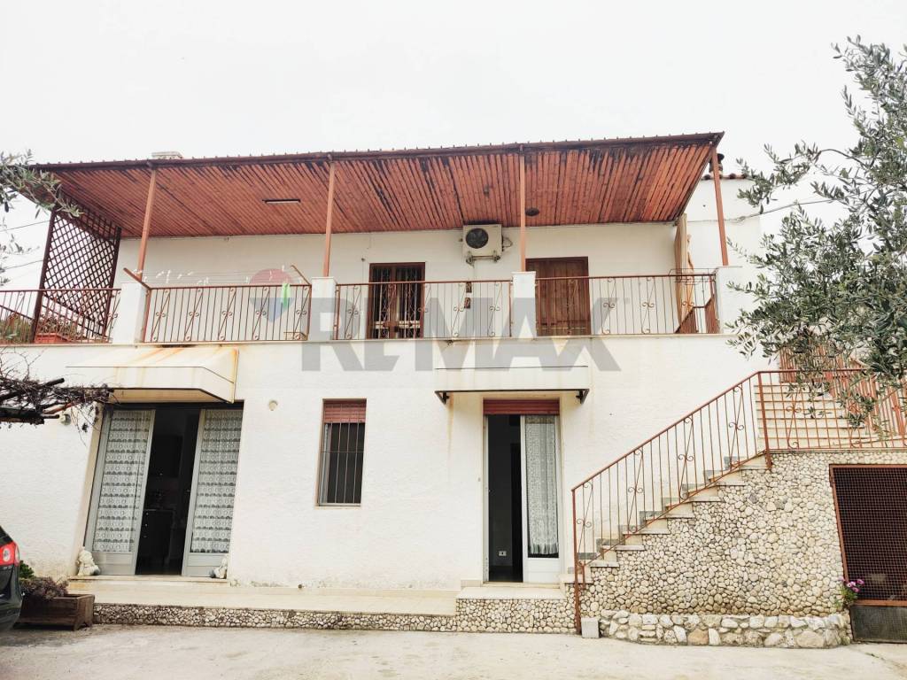 Villa a Monte sant'angelo in Macchia (Monte Sant'Angelo) - Via del Comitato, 19 - Foto 2