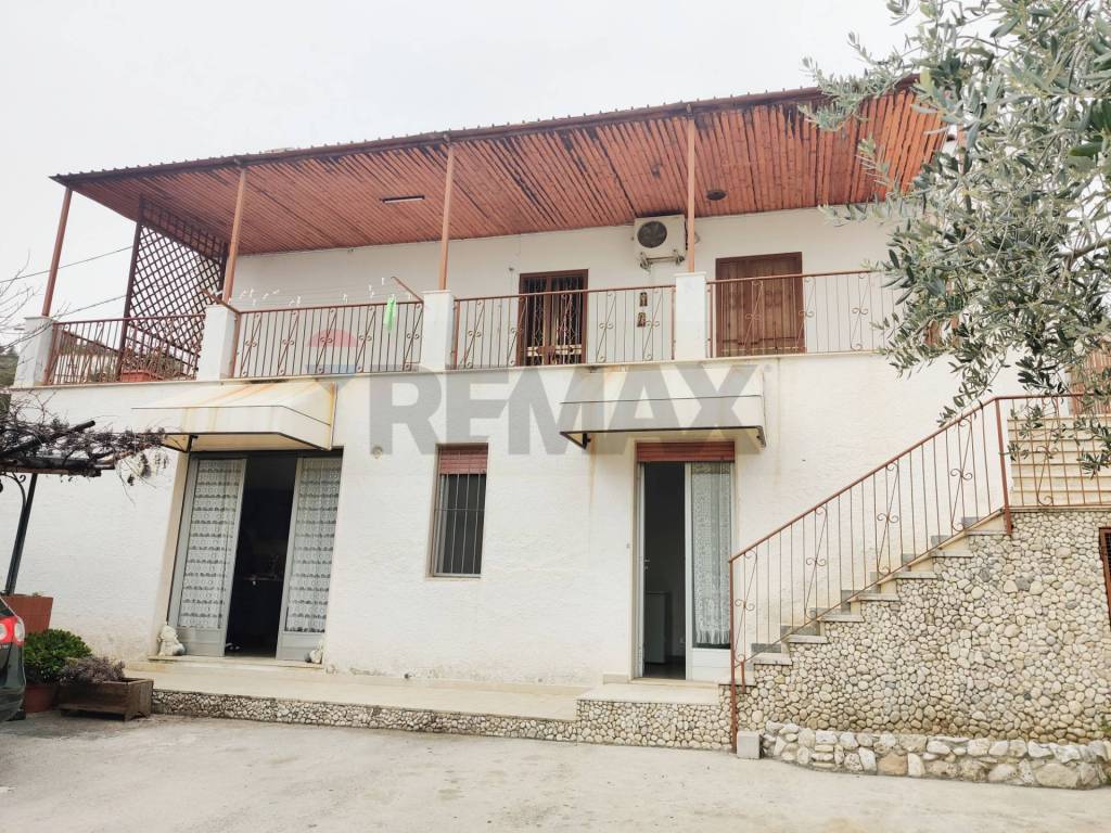 Villa a Monte sant'angelo in Macchia (Monte Sant'Angelo) - Via del Comitato, 19 - Foto 3