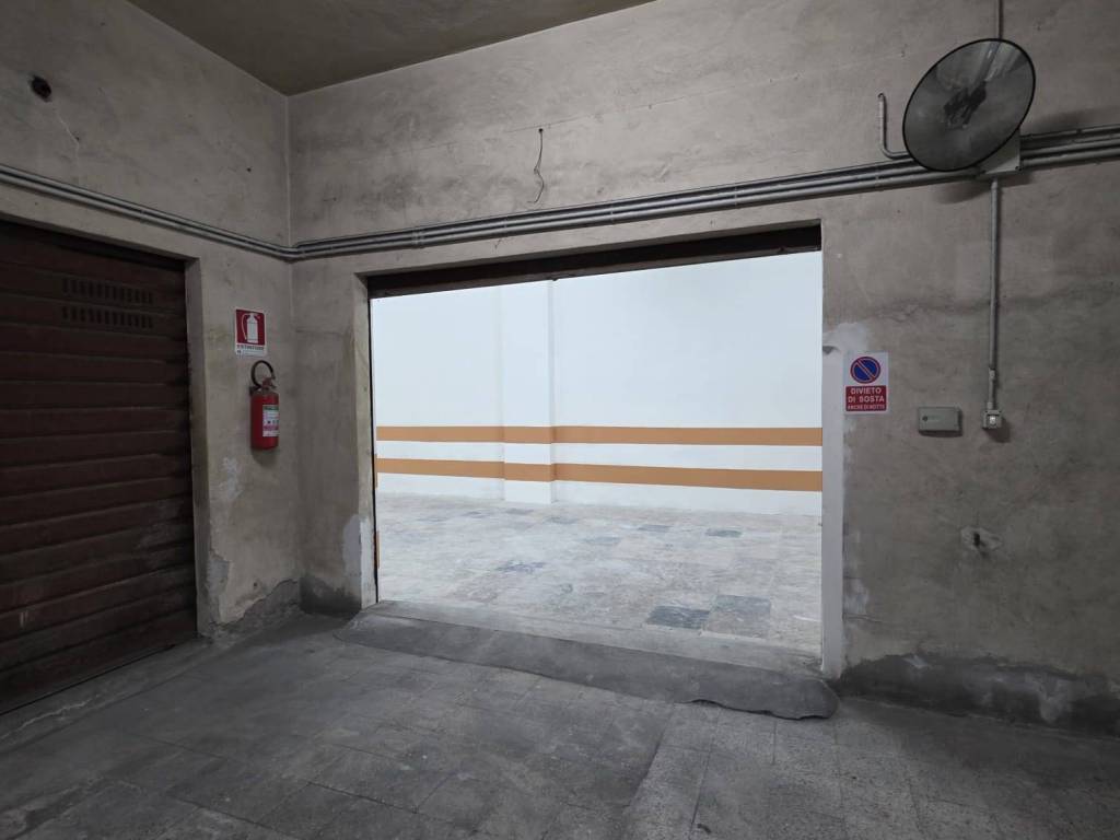 Box / garage a Giarre in Via Massimo d'Azeglio, 93 - Foto 2