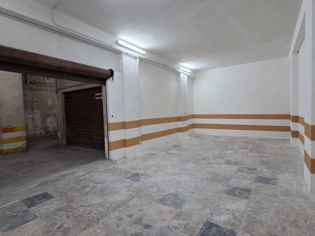 Box / garage a Giarre in Via Massimo d'Azeglio, 93 - Foto 4