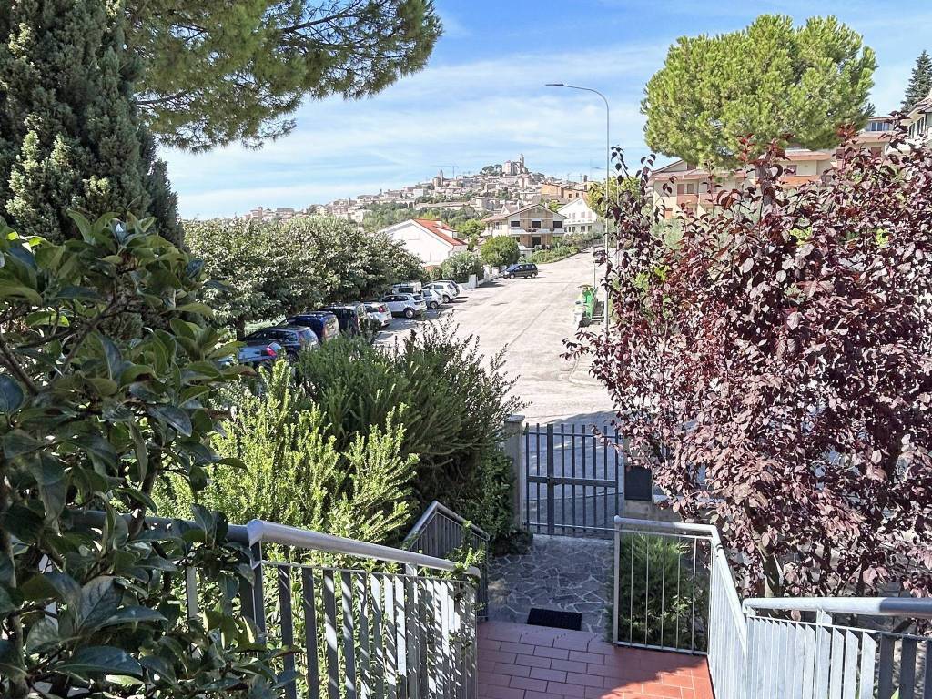 Villetta a schiera a Fermo in Via Isaia Billè - Foto 3