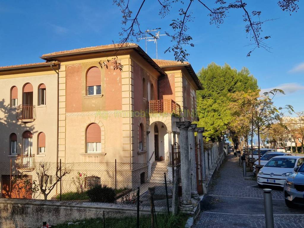 Villa a Fano in Viale Cesare Battisti - Foto 3