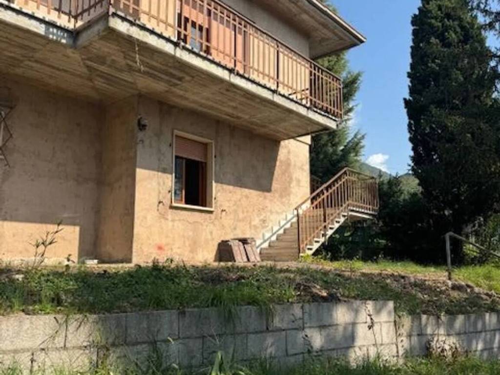 Villa a Caprino veronese in Via Sanguettara Di Sopra - Foto 2