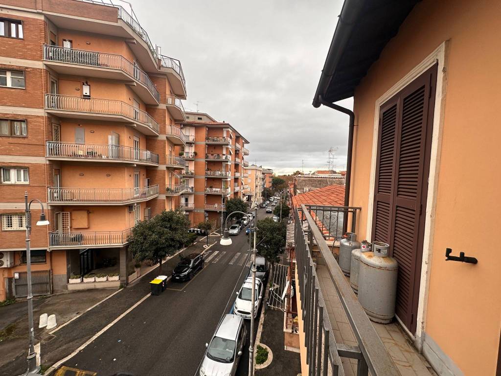 Appartamento a Genzano di roma in Via Fratelli Attilio ed Emilio Colabona - Foto 3