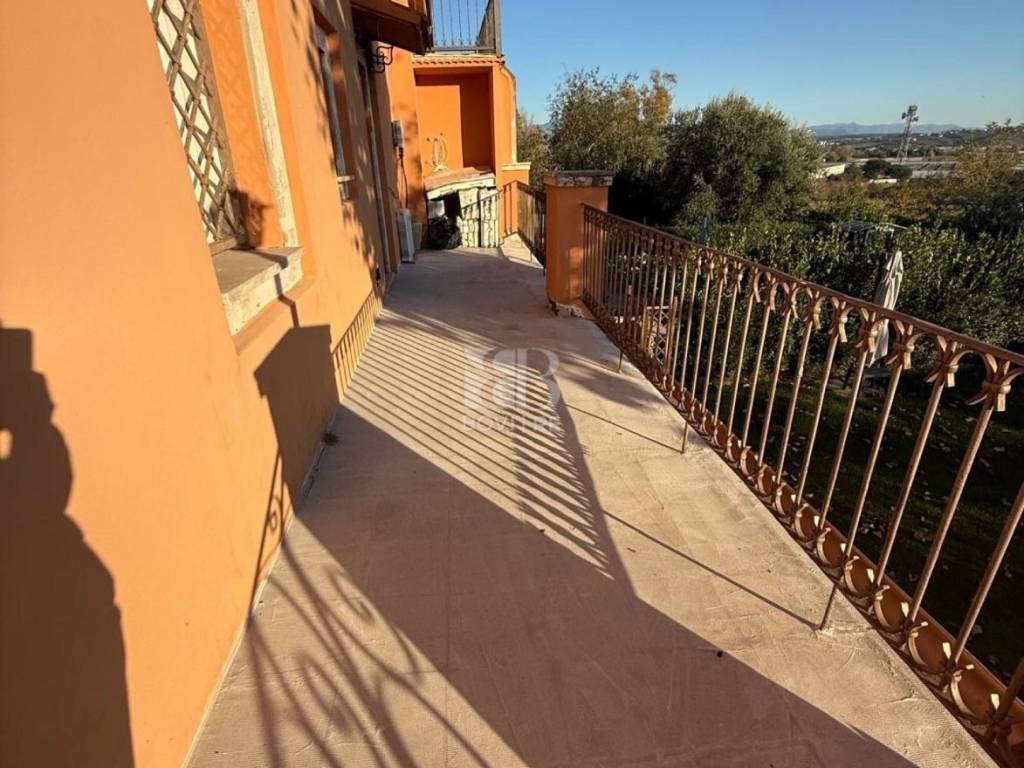 Villa a Castelnuovo di porto in Via Tiberina - Foto 3