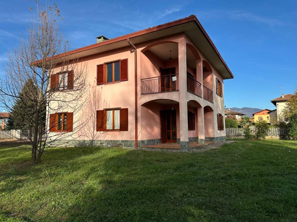 Villa a Brebbia in Via Armando Diaz, 1 - Foto 2