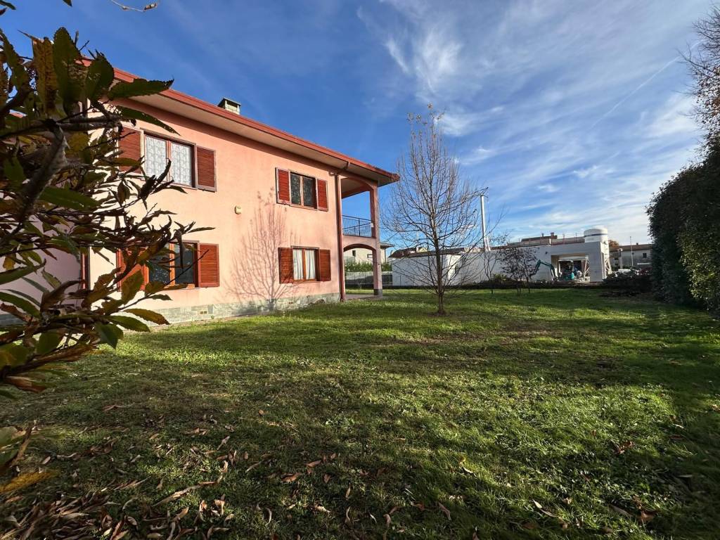 Villa a Brebbia in Via Armando Diaz, 1 - Foto 3