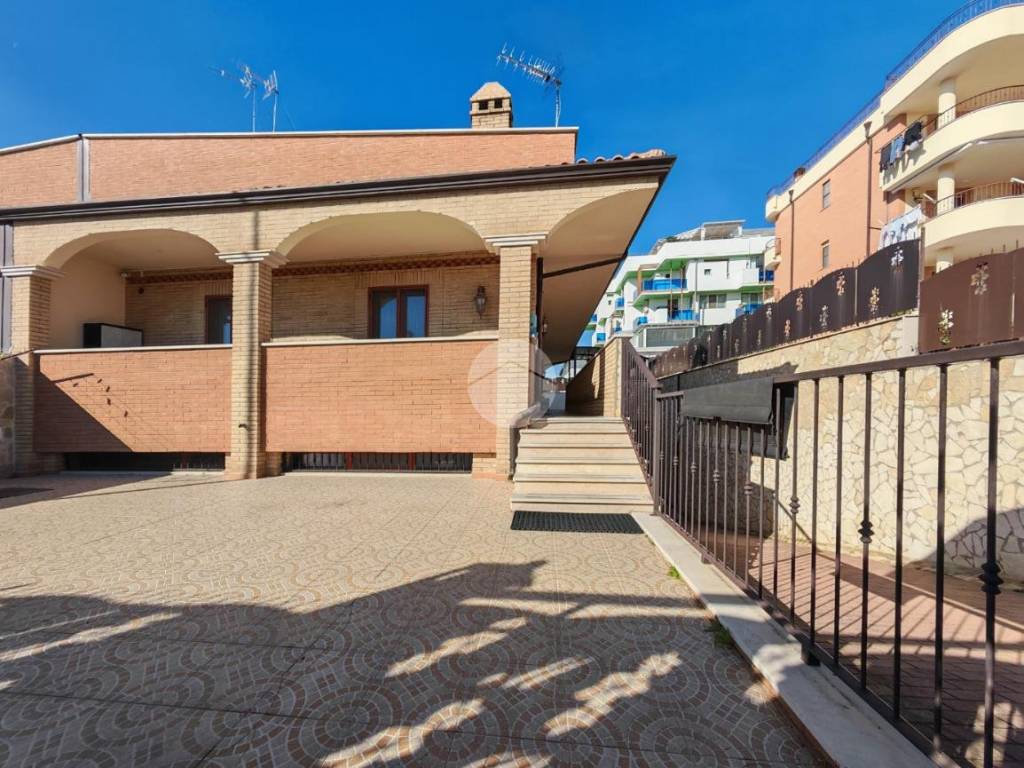 Villa a Manfredonia in Via elio vittorini - Foto 2