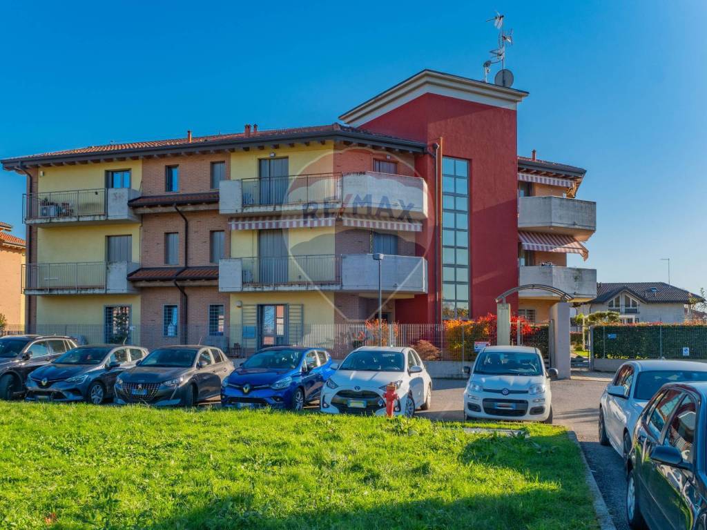 Appartamento a Cairate in via de amicis, 43 - Foto 3