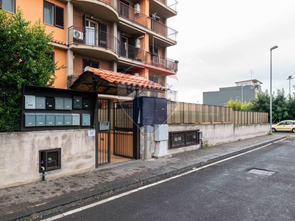 Appartamento a Acireale in VIA EMANUELE MACRI, 4 - Foto 2