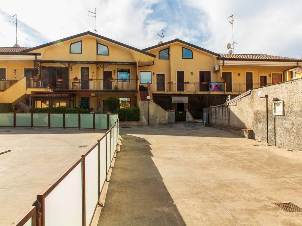Casa indipendente a Belpasso in Via Emanuela Setticarraro, 59 - Foto 2