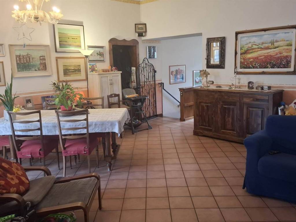 Appartamento a Barzanò in via garibaldi, 99 - Foto 2