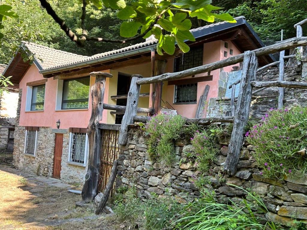 Casa indipendente a Valle cannobina in Via Brandibella, 2 - Foto 2