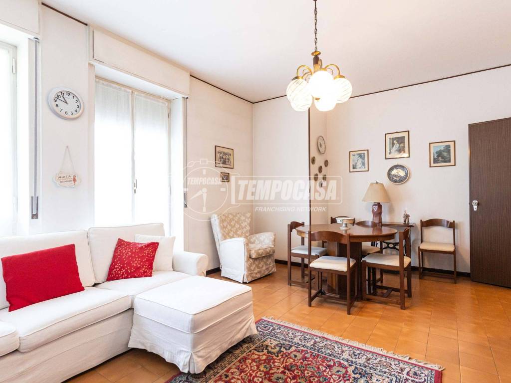 Appartamento a Inverigo in Via Alessandro Volta 10 - Foto 2