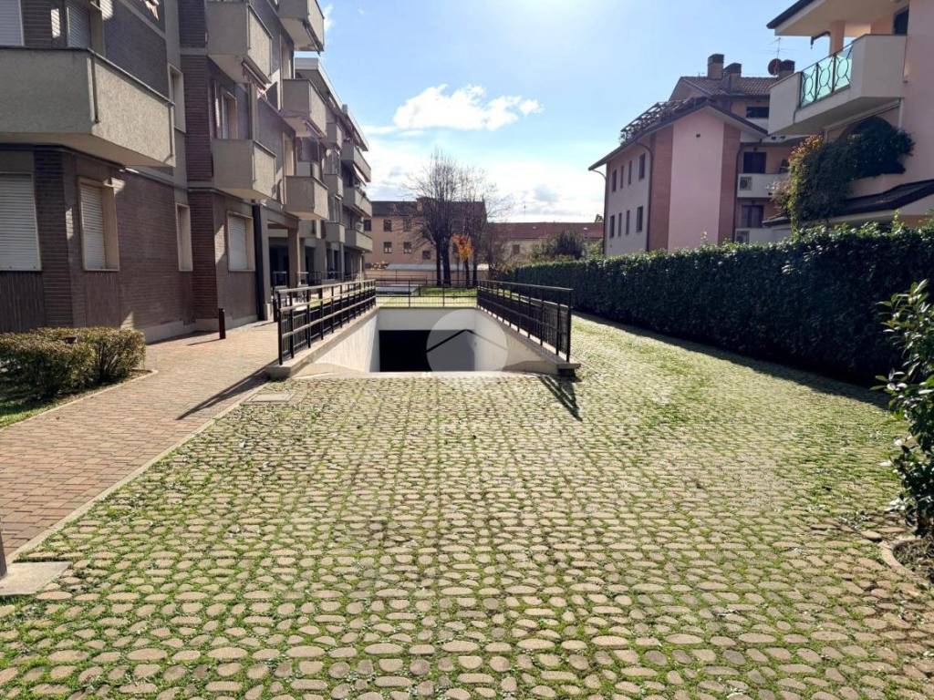 Box / garage a Cernusco sul naviglio in Via Giacomo Leopardi, 7 - Foto 2
