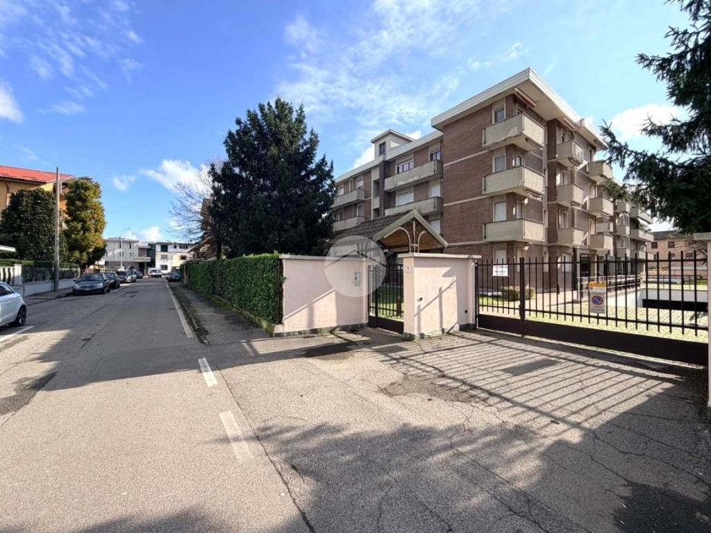 Box / garage a Cernusco sul naviglio in Via Giacomo Leopardi, 7 - Foto 4
