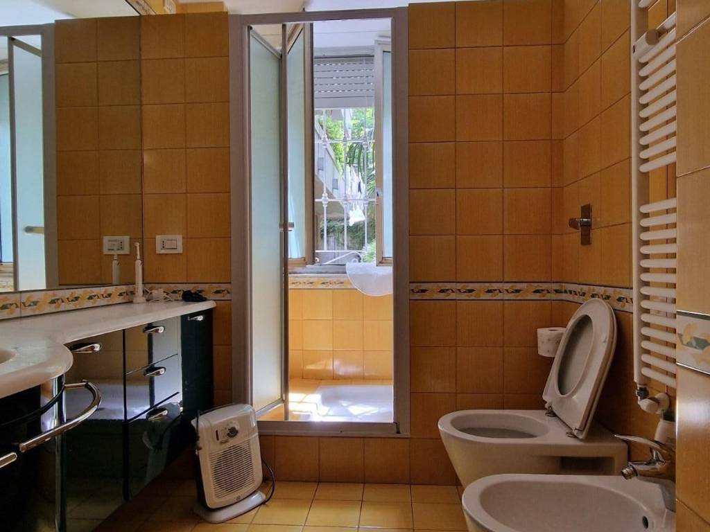 Appartamento a Genova in Via Guglielmo Batt, 11 - Foto 5