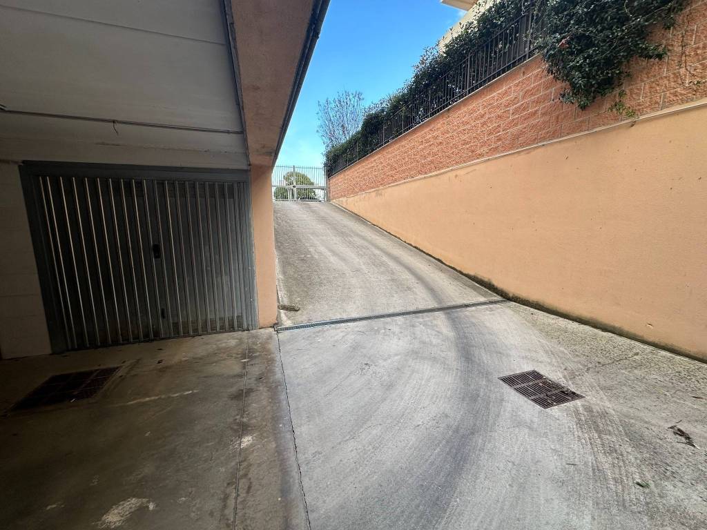 Box / garage a Aprilia in Via Carroceto - Foto 4