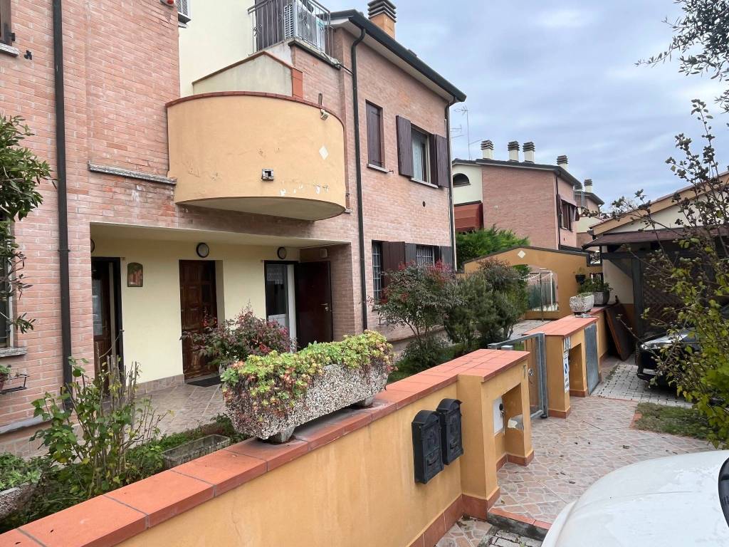 Villa a Ferrara in Via Francesco Migliari, 7 - Foto 2