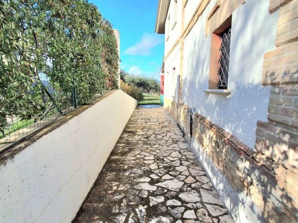 Villa a Pianella in Viale ANCONA - Foto 5