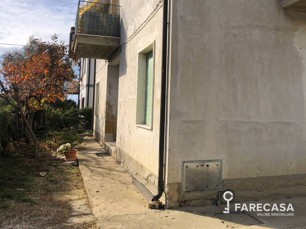 Casa indipendente a Bellante in Via Federico Fellini, 4 - Foto 2