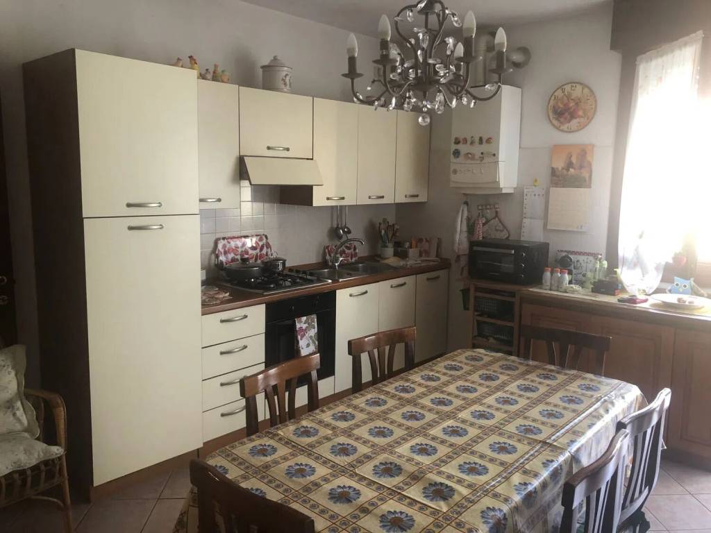 Appartamento a Paese in Via C. Battisti, 16 - Foto 2