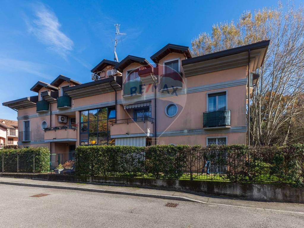 Appartamento a Gallarate in Via Monte San Martino, 3 - Foto 2