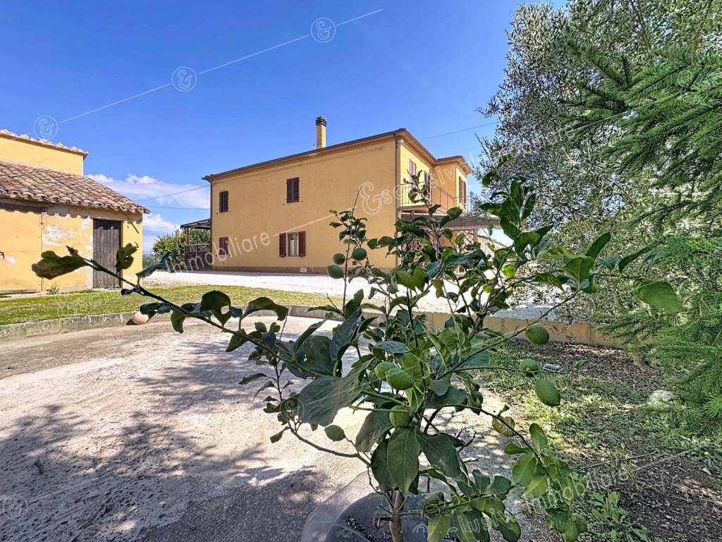 Villa a Recanati in Strada Provinciale Recanati Castelfidardo - Foto 2