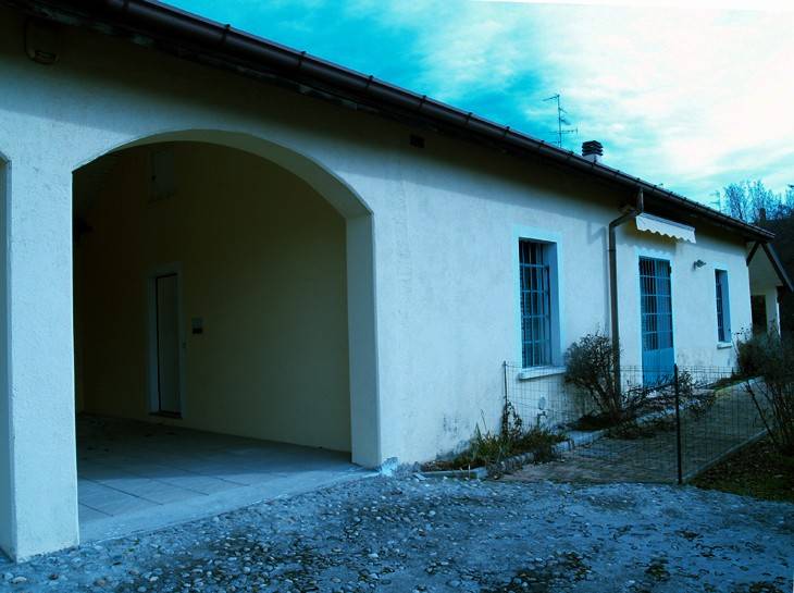 Villa a Somma lombardo in Via Edmondo De Amicis, 22 - Foto 2
