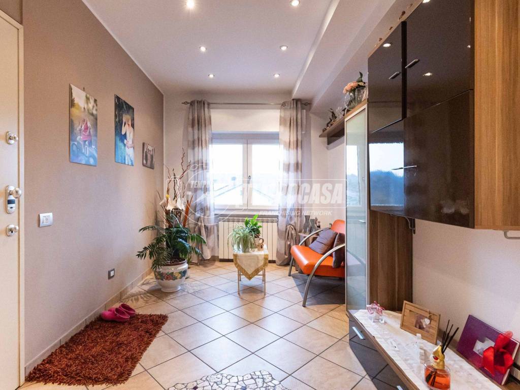 Appartamento a Alzate brianza in Via Sant'Arialdo 56 - Foto 2