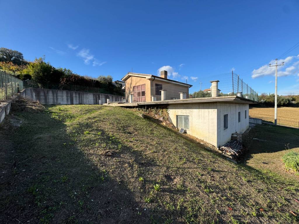 Casa indipendente a Fermo in via Osvaldo Licini - Foto 2