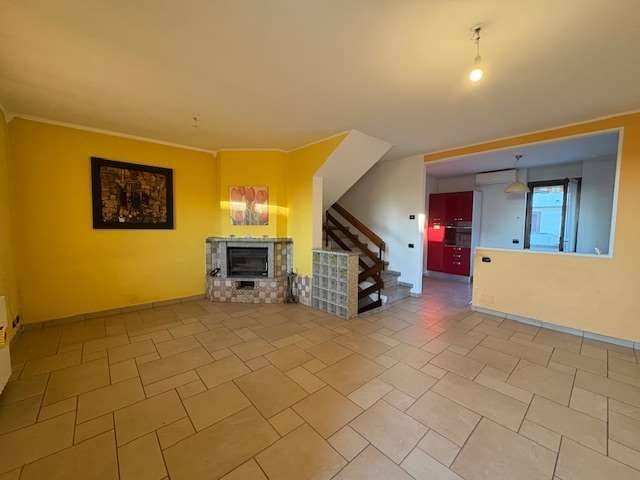 Villetta a schiera a Cameri in VIA GABARDINI, 31 - Foto 2