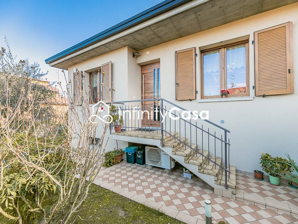Villa a Peschiera del garda in Via Bergamini - Foto 2