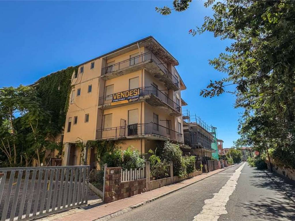 Palazzo / stabile a Bosa in via Grazia Deledda, 0 - Foto 2