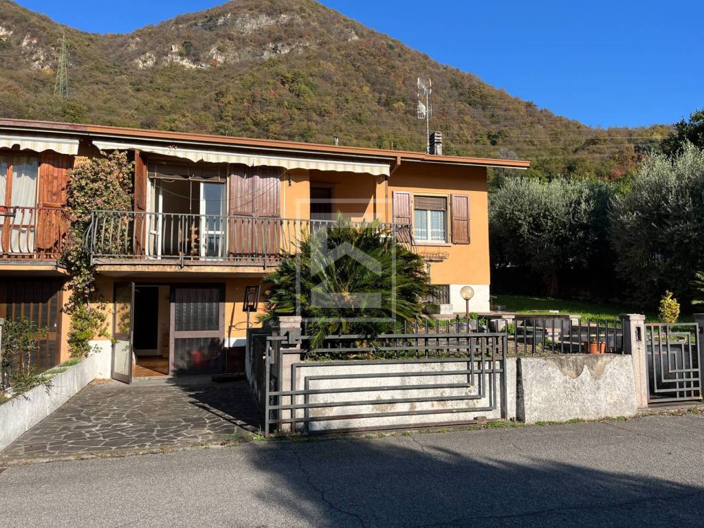 Villa a Salò in Via Padre Marcolini, 15 - Foto 2