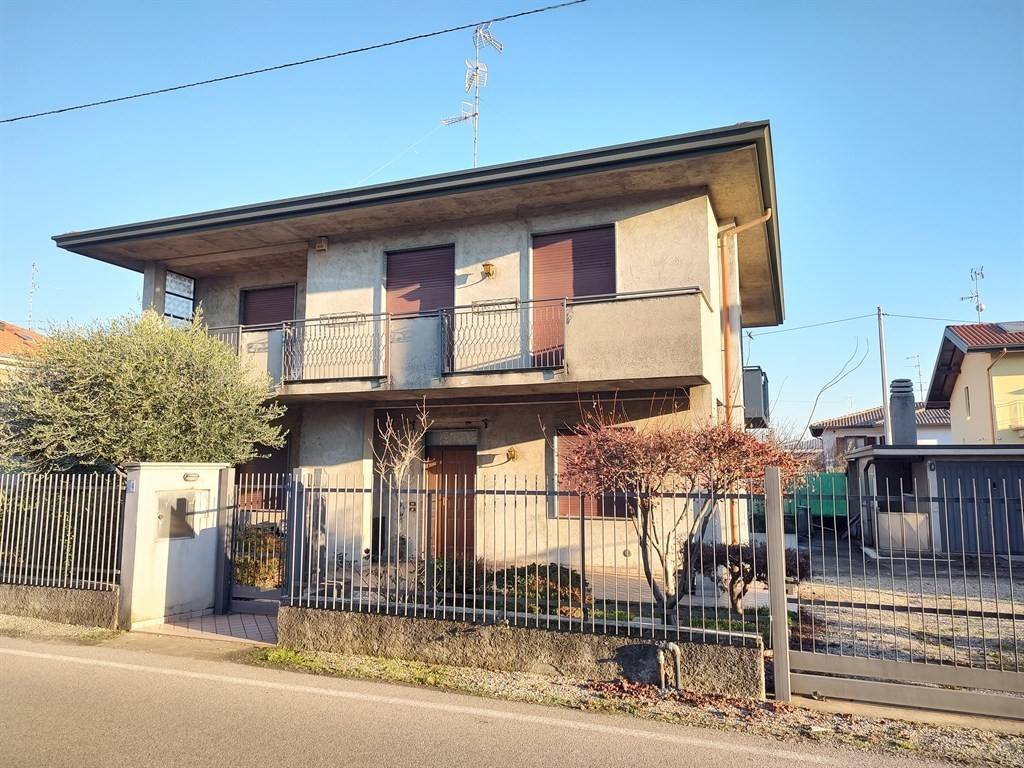 Villa a Cardano al campo in via dei chiosetti, 4 - Foto 2