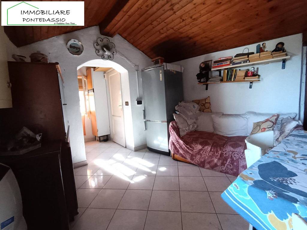 Appartamento a Rezzo in Via Camillo Benso di Cavour - Foto 4