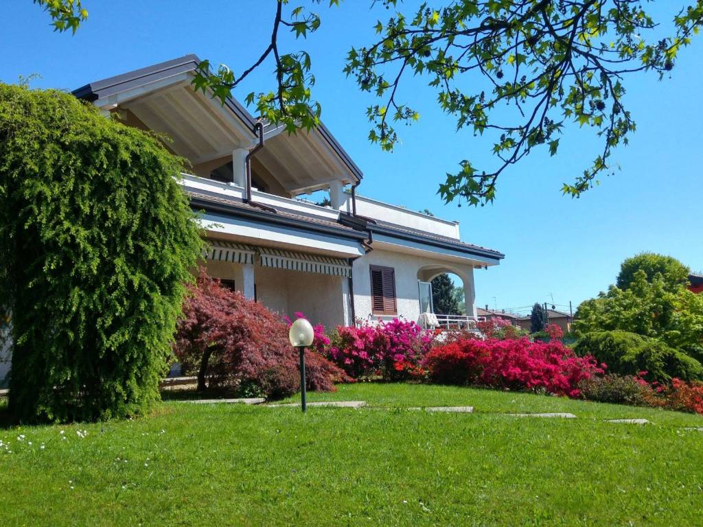 Villa a Castronno in Via Gioacchino Rossini, 4 - Foto 2