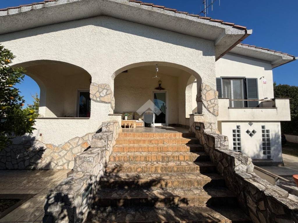 Villa a Genzano di roma in Via Giulio Cesare, 5 - Foto 2