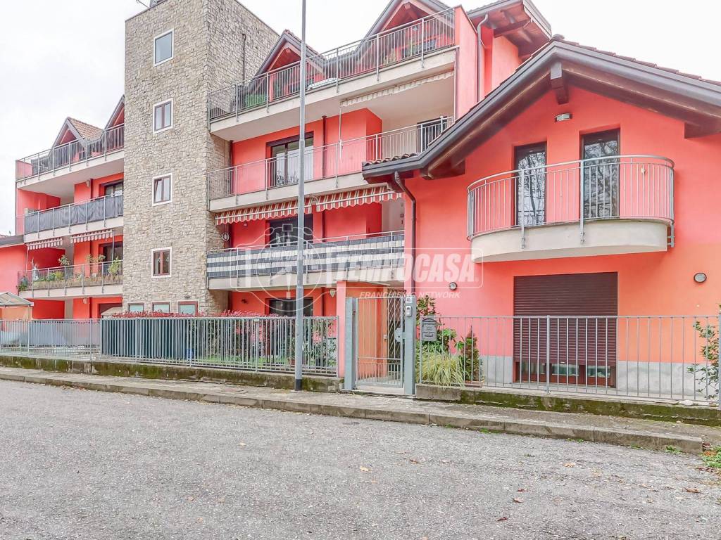 Appartamento a Somma lombardo in Via I. Bianco 48 - Foto 4