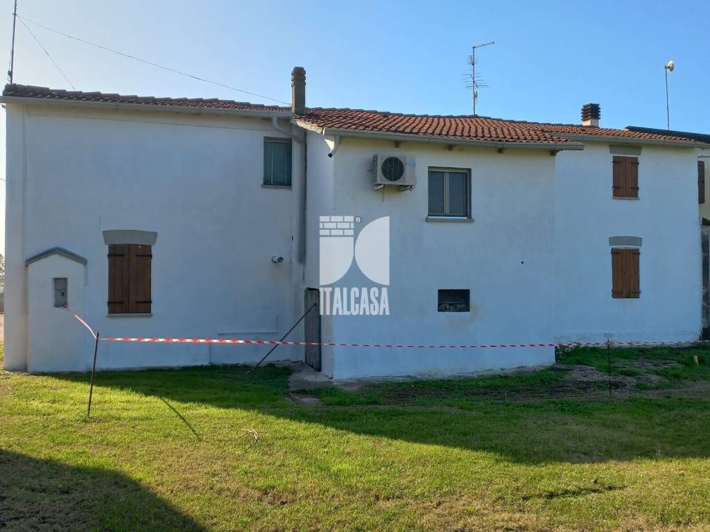 Villa a Roncoferraro in via Comandante Gulli - Foto 2