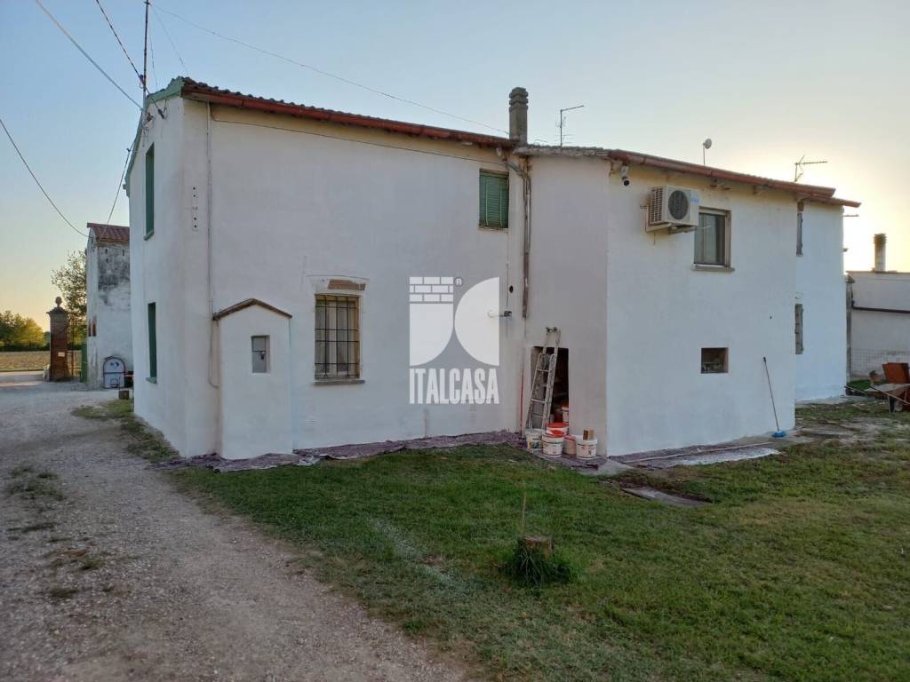 Villa a Roncoferraro in via Comandante Gulli - Foto 3