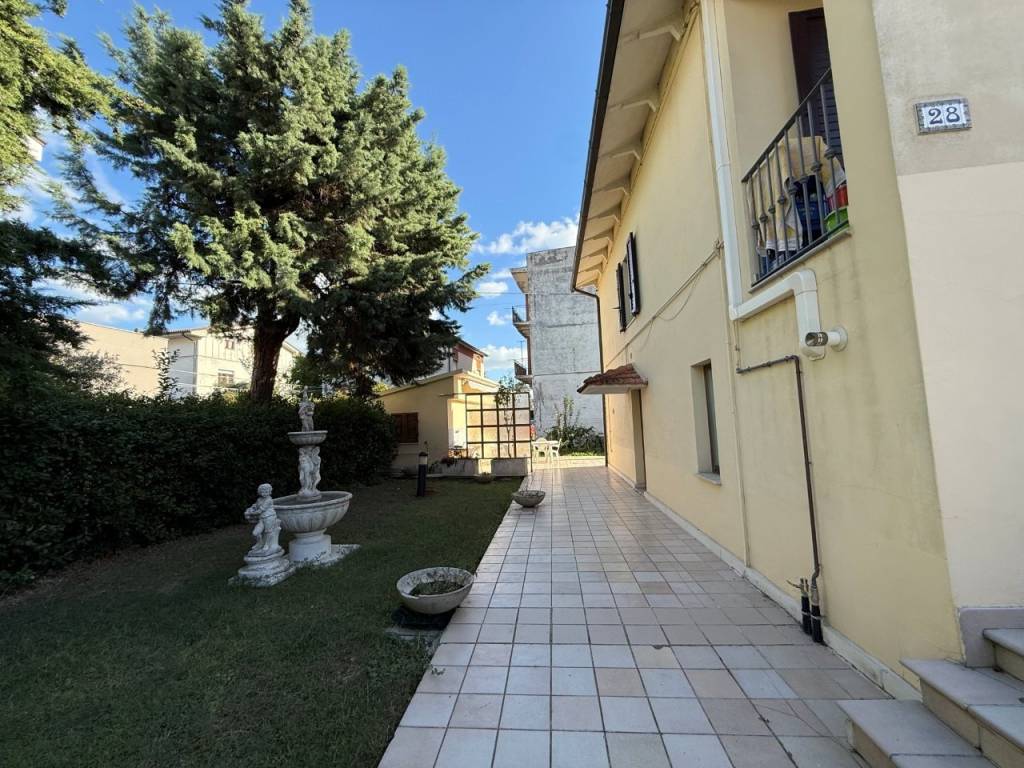 Villa a Civitanova marche in Via Argilofi, 28 - Foto 2