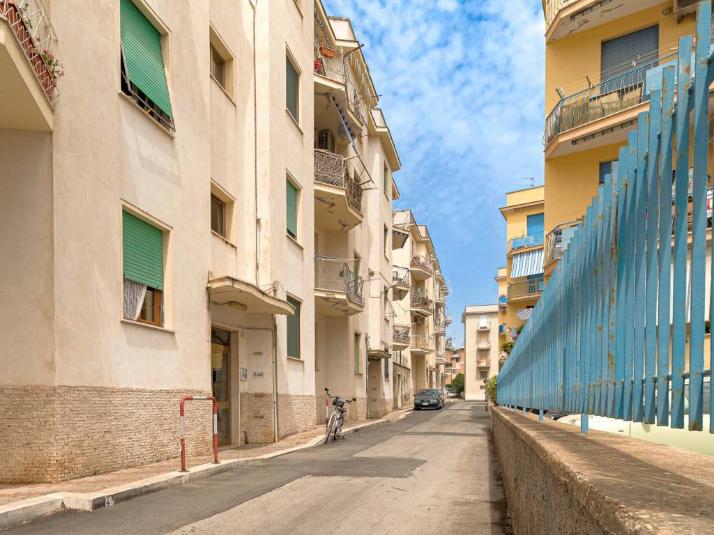 Appartamento a Civitavecchia in Via Giotto, 4 - Foto 2