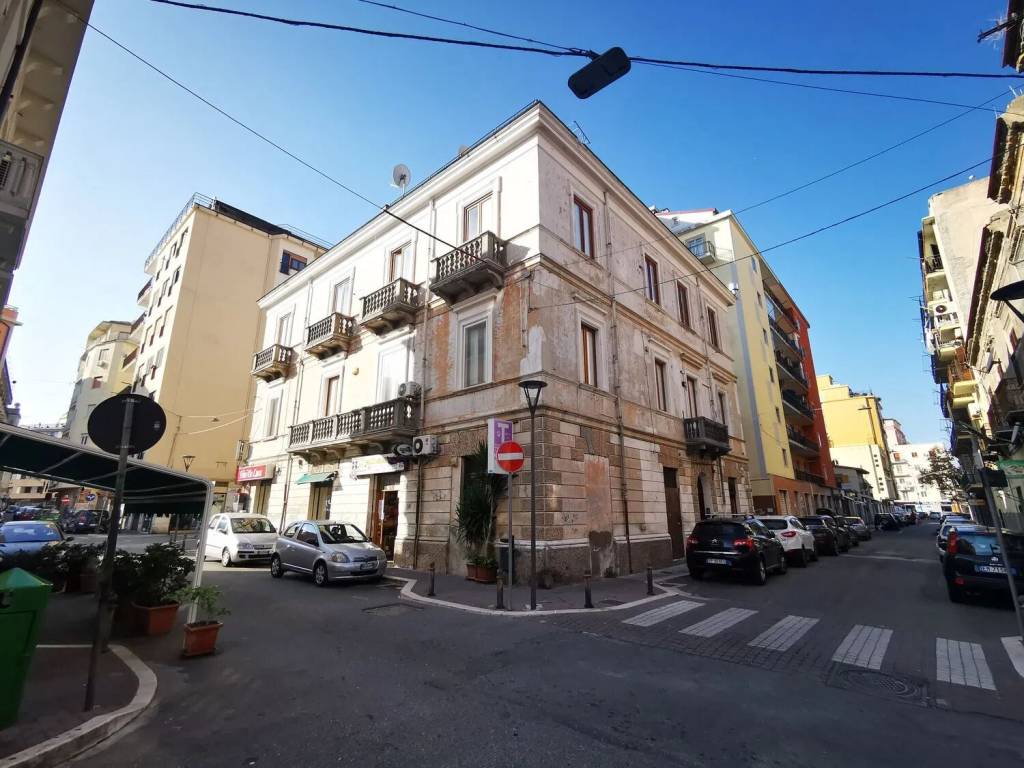 Palazzo / stabile a Crotone in Via Marinella, 16 - Foto 2