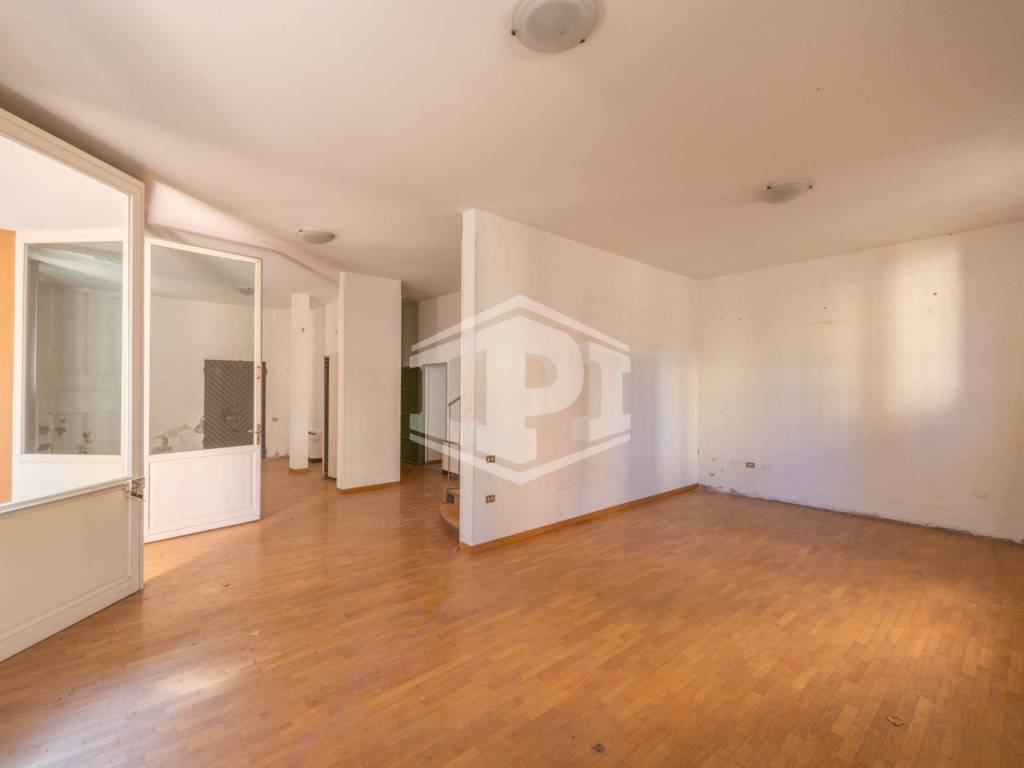 Palazzo / stabile a Bologna in Strada Maggiore - Foto 2